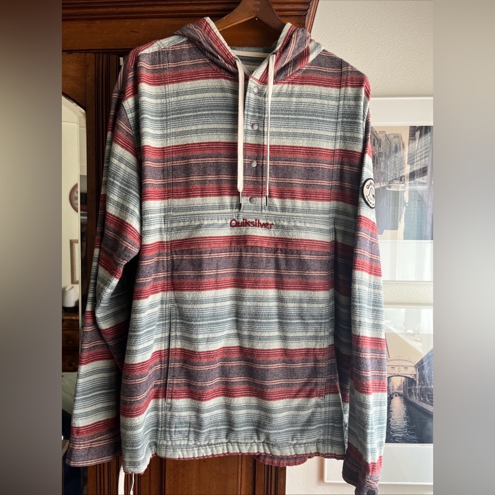 QUIKSILVER Hoodie with front snap buttonst zip pocket.